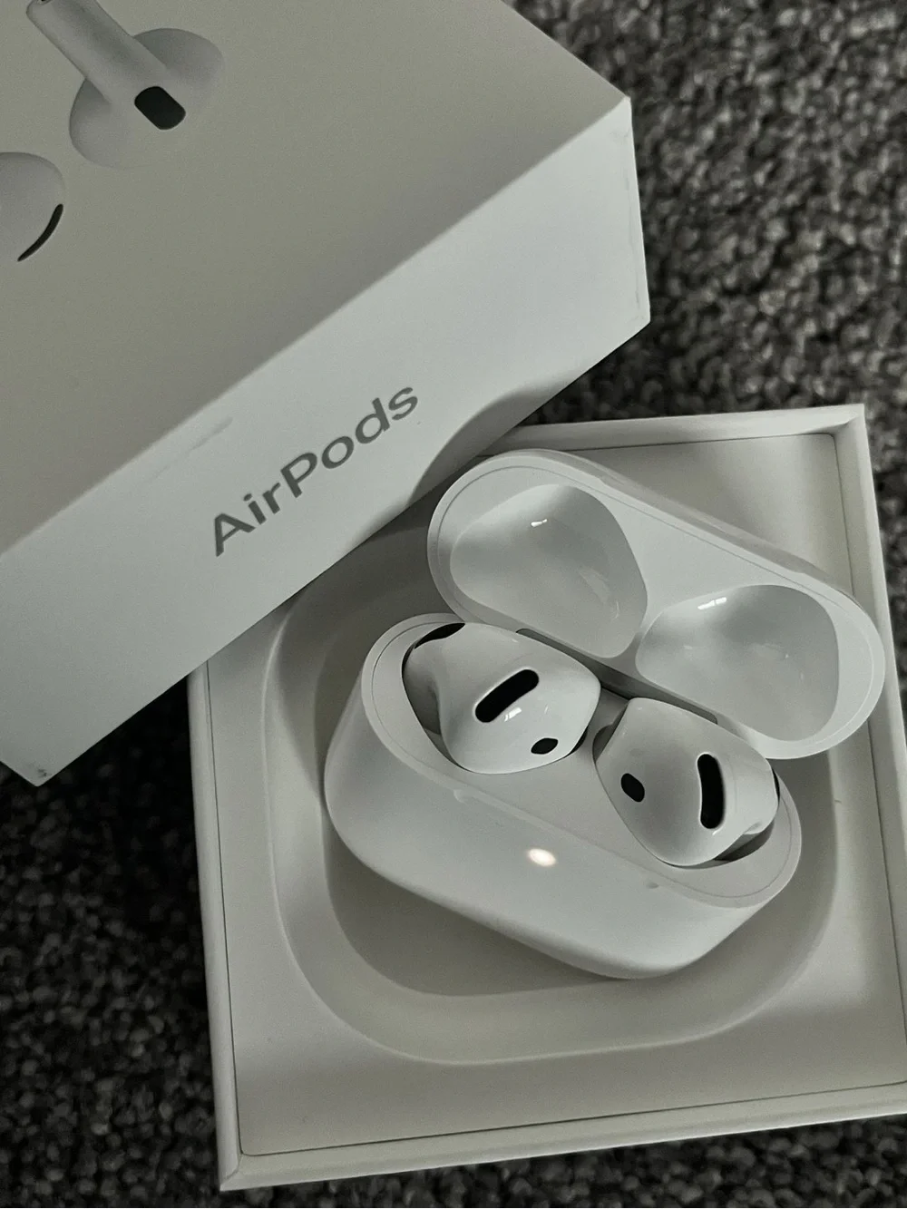 Apple White AirPods 4